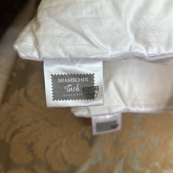 Bloomingdale’s Primaloft Black Series Queen Set - Picture 5 of 8